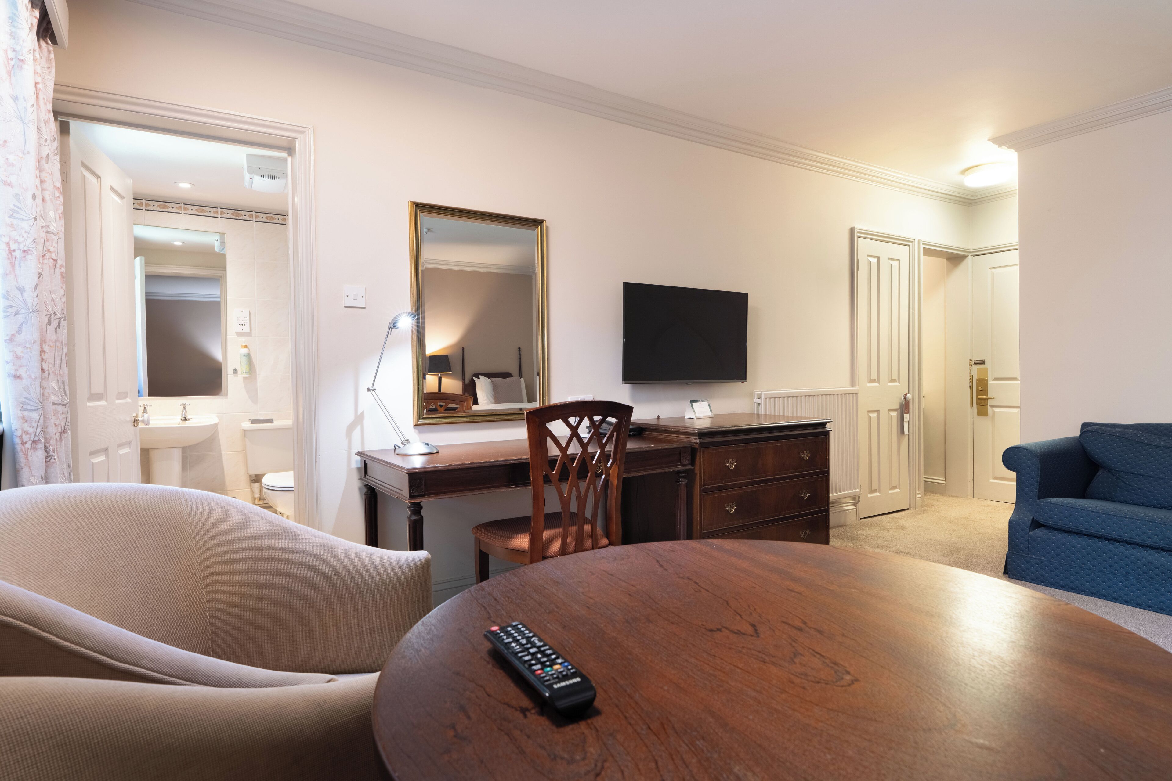 classic triple room | 1 bedroom, in-room safe, desk, iron/ironing board