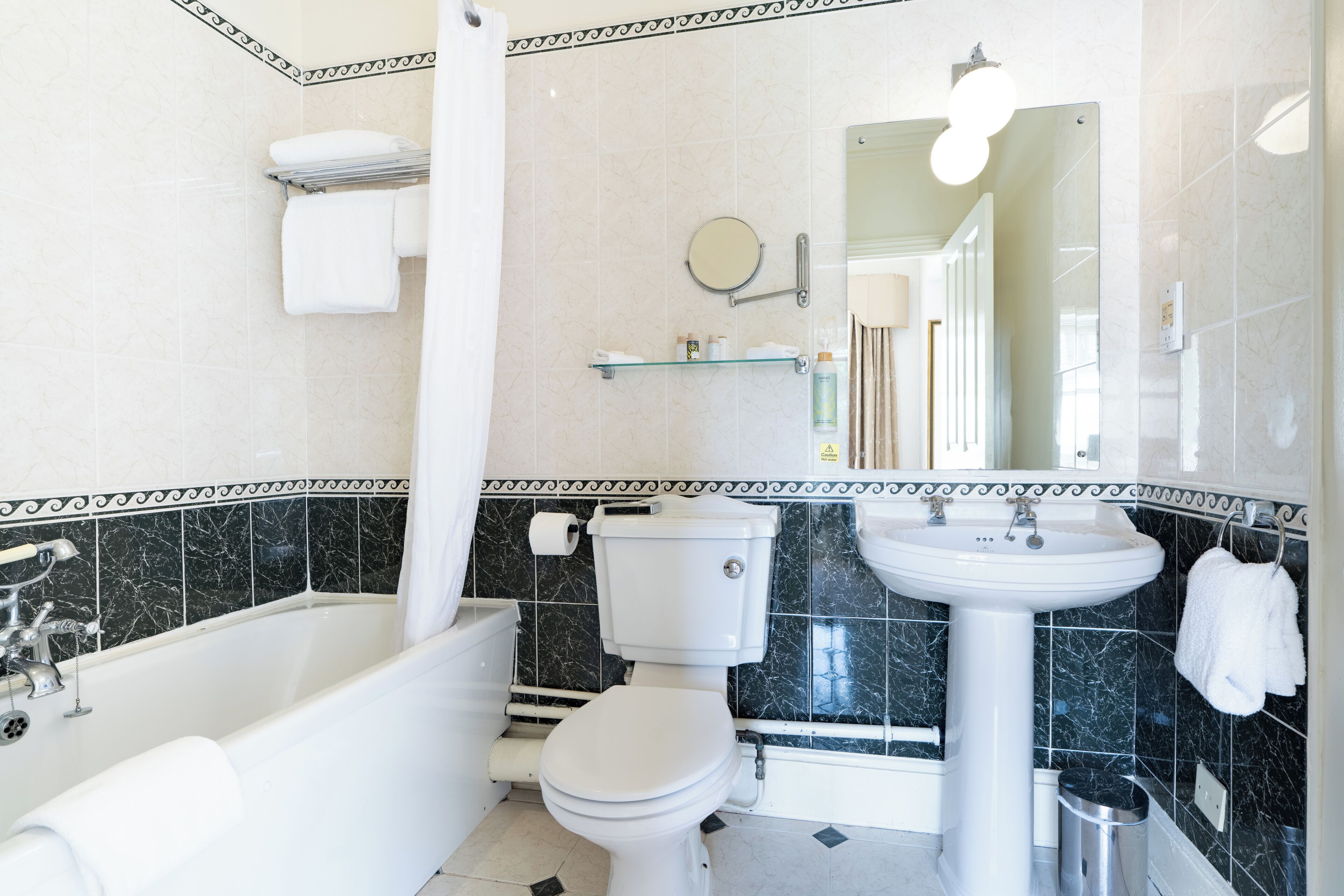 heritage four poster bedroom | bathroom | free toiletries, hair dryer, towels