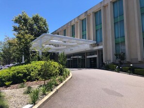施設の正面