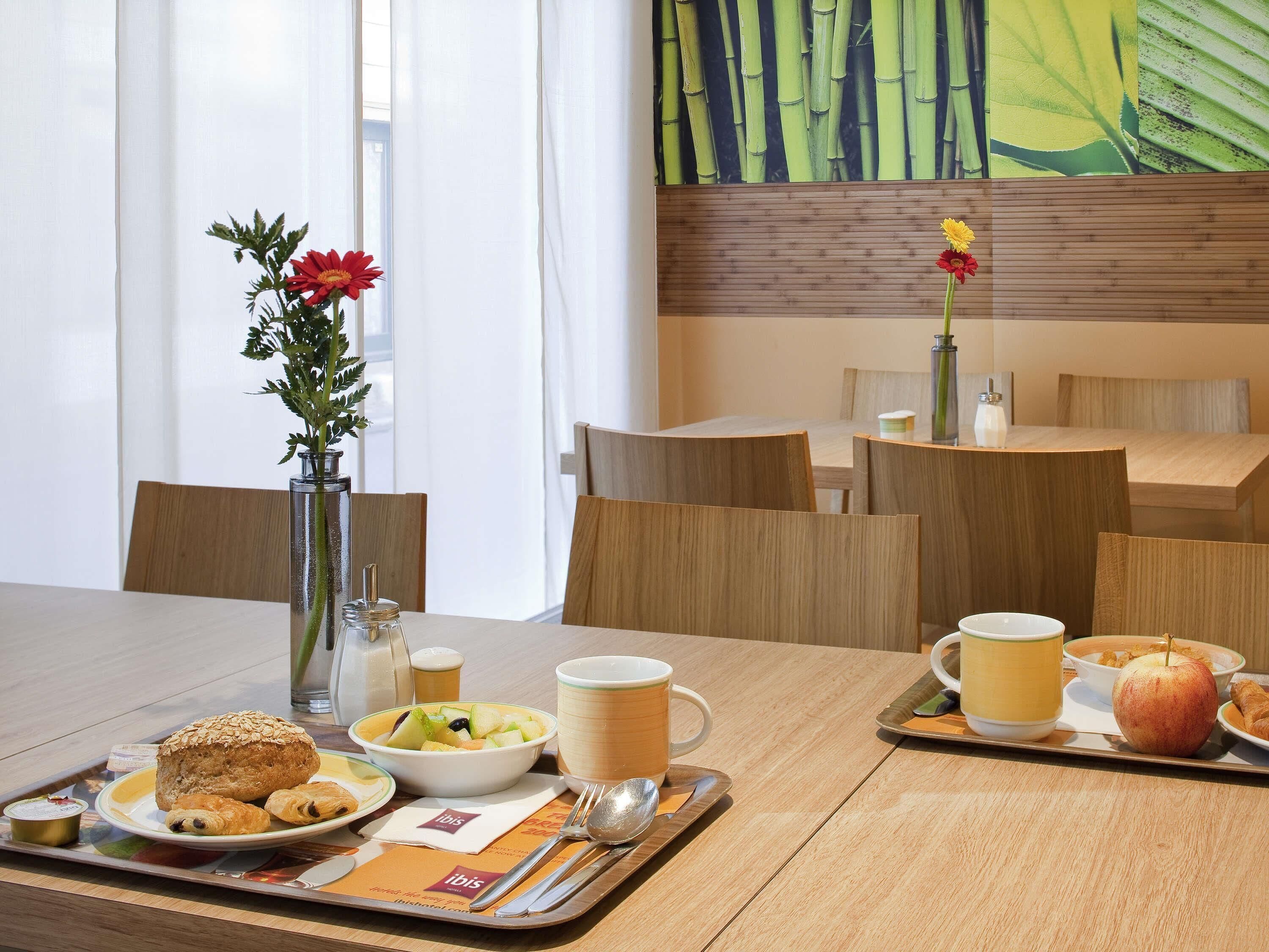 Tägliches Frühstücksbuffet gegen Gebühr