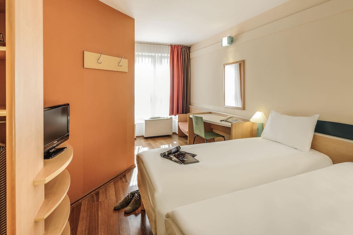 Standard Twin Room, 2 Twin Beds | Desk, blackout drapes, iron/ironing board, free WiFi