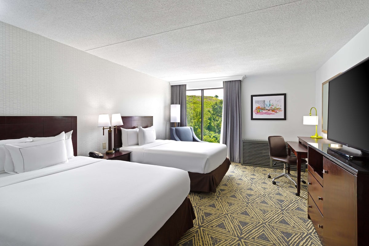 Premium bedding, pillowtop beds, in-room safe, individually decorated