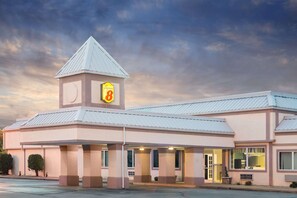 Exterior - Super 8 by Wyndham Williamsburg (Williamsburg)