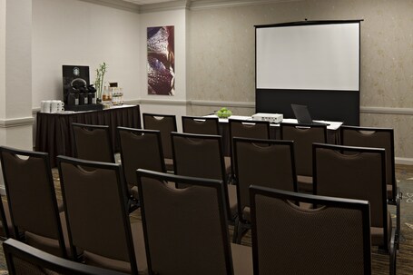 Delta Hotels by Marriott Winnipeg - Image 35