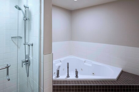 Delta Hotels by Marriott Winnipeg - Image 63