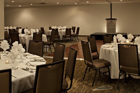 Delta Hotels by Marriott Winnipeg - Image 9