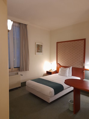 Minibar, skrivbord, mörkläggningsgardiner och gratis wi-fi