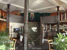 Café da manhã, almoço e jantar; culinária local 