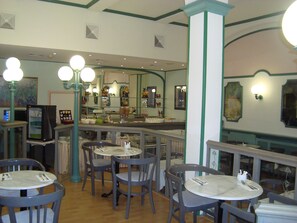 Daily buffet breakfast for a fee - Hotel Le Dome (Brussels)