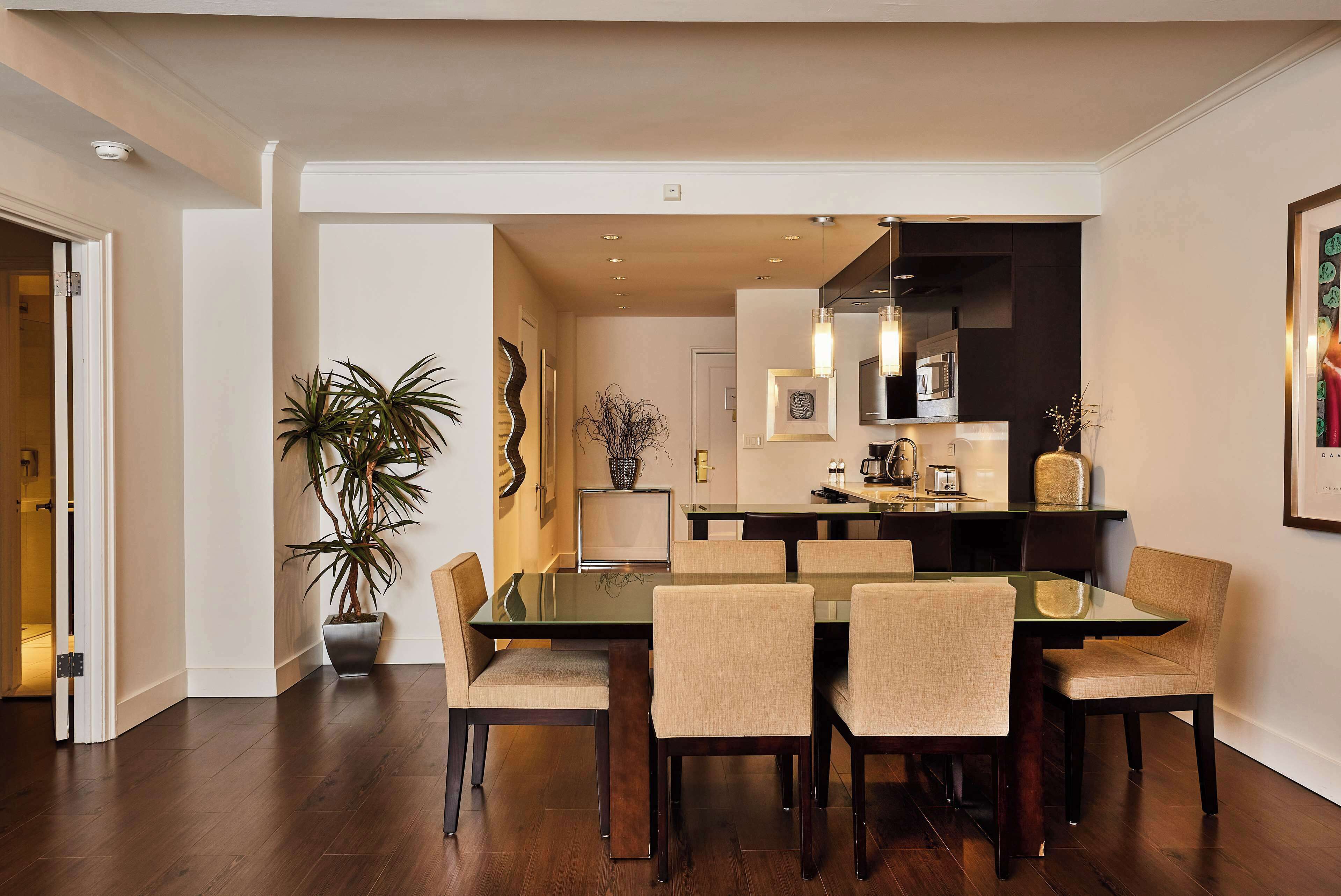 Tủ lạnh, lò vi sóng, dụng cụ pha cà phê/trà 