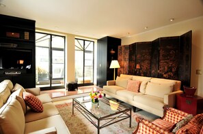 Suite, Multiple Beds | 1 bedroom, in-room safe, individually decorated, individually furnished