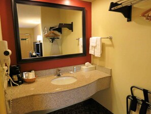 Habitación, accesible para personas con discapacidad, no fumadores (Mobility, Roll-In Shower) | Baño | Ducha, artículos de higiene personal ecológicos y secador de pelo