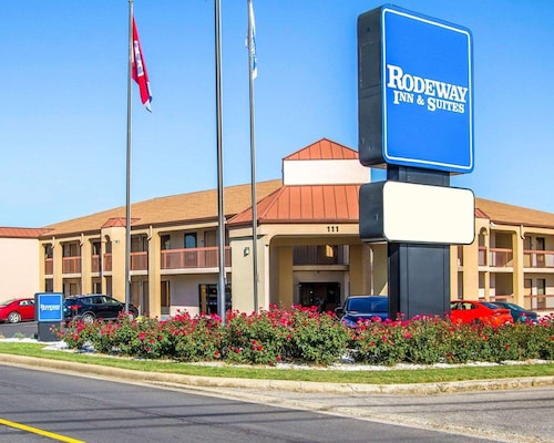 Rodeway Inn & Suites Clarksville near Governors Square Mall