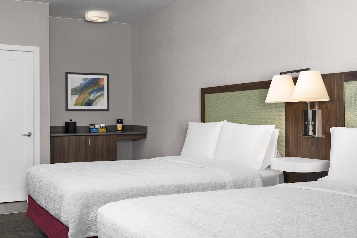 Kamer, 2 queensize bedden, toegankelijk voor mindervaliden, niet-roken (Mobility, Shower) | Hypoallergeen beddengoed, een strijkplank/strijkijzer, gratis babybedden