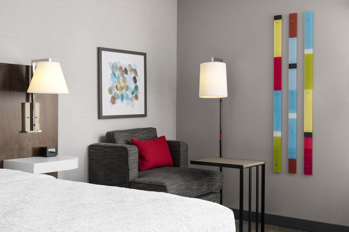 Room, 1 King Bed, Non Smoking | Hypo-allergenic bedding, iron/ironing board, free cots/infant beds