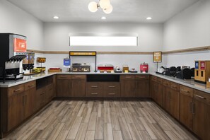 Café da manhã com buffet grátis todos os dias