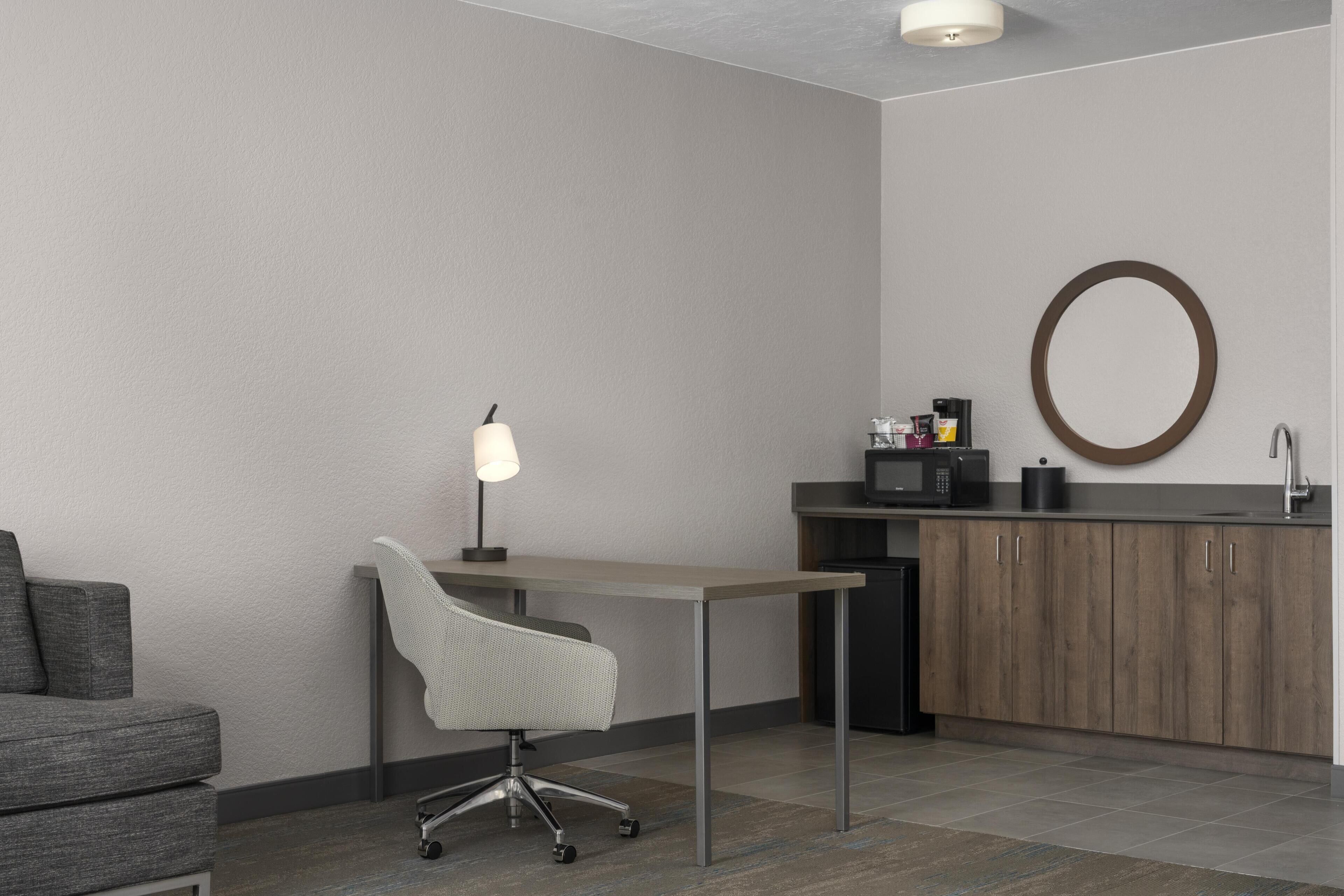 suite, 1 king bed, non smoking, refrigerator & microwave | minibar