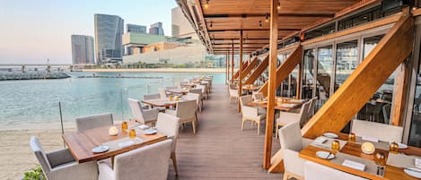 4 restaurants, breakfast, lunch, dinner served; international cuisine