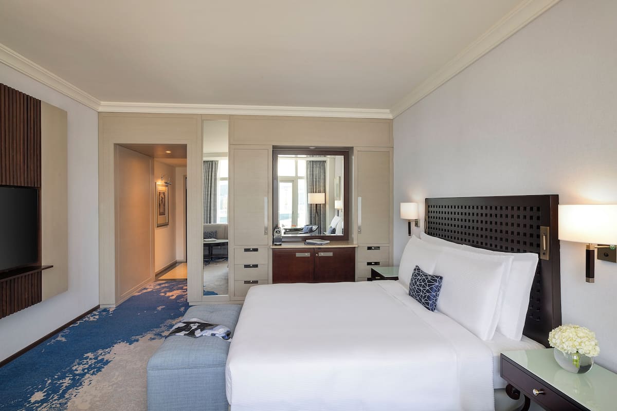 Room, Balcony (Spacious, King Bed) | Pemandangan dari bilik