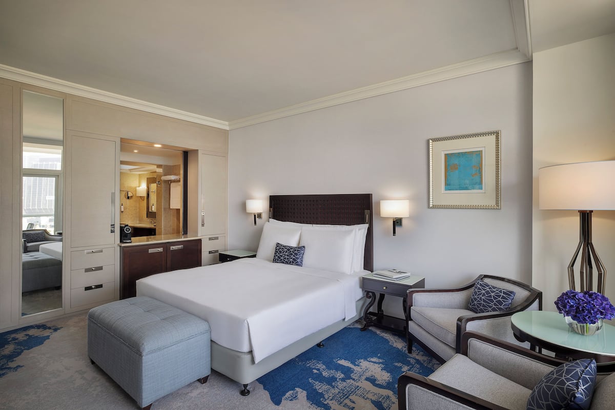 Room, Balcony, Sea View (Spacious, King Bed) | Kemudahan bilik