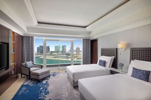 1 habitación, cubrecamas y caja de seguridad en la habitación 