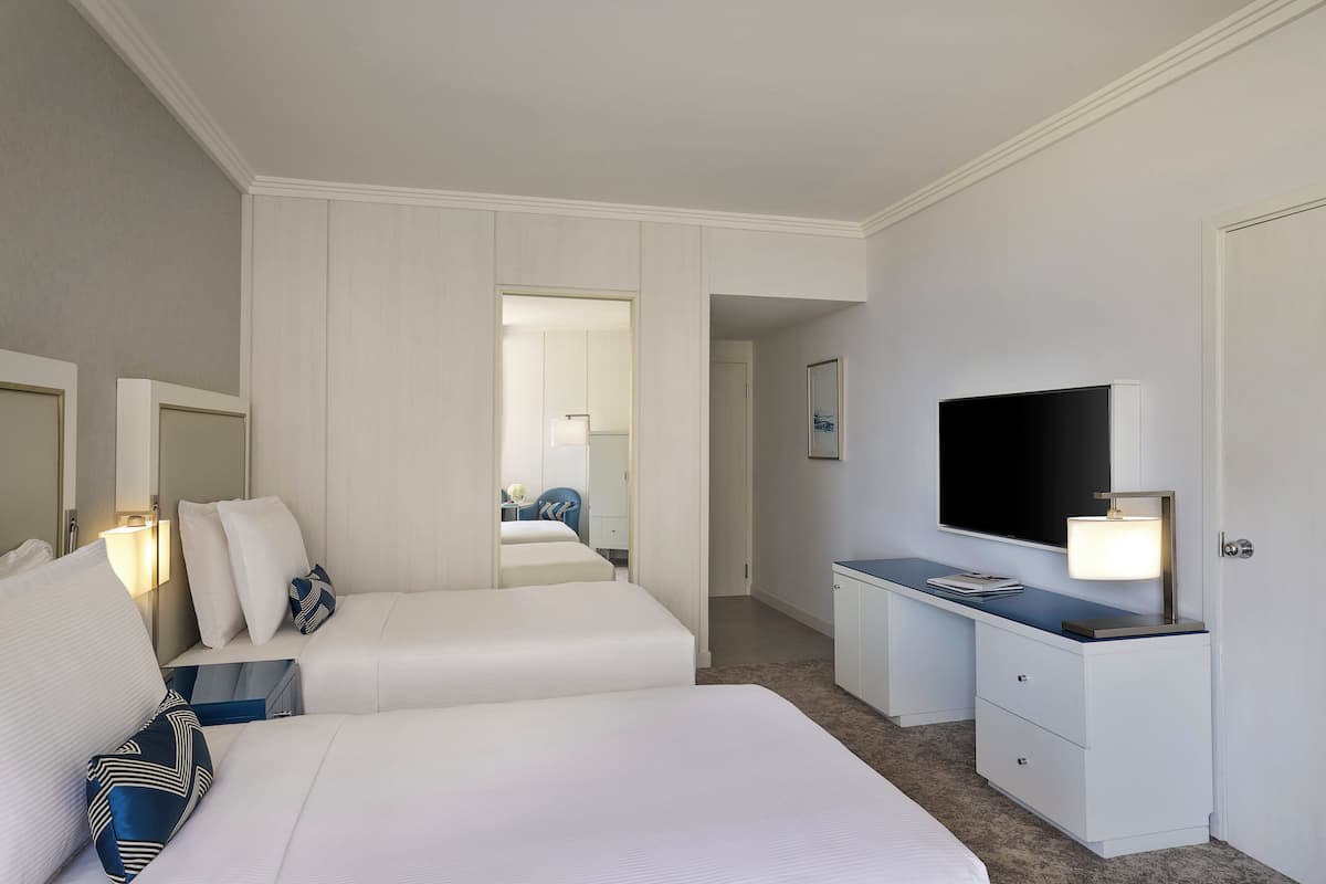1 habitación, cubrecamas y caja de seguridad en la habitación