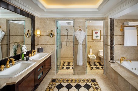 Beach Rotana - Image 28
