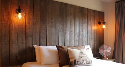 Shillingford Bridge Hotel