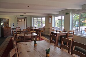 Bar (on property) - Shillingford Bridge Hotel (Wallingford)