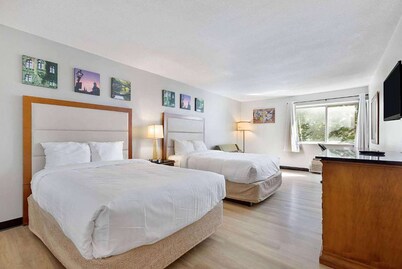 Days Inn by Wyndham Erie