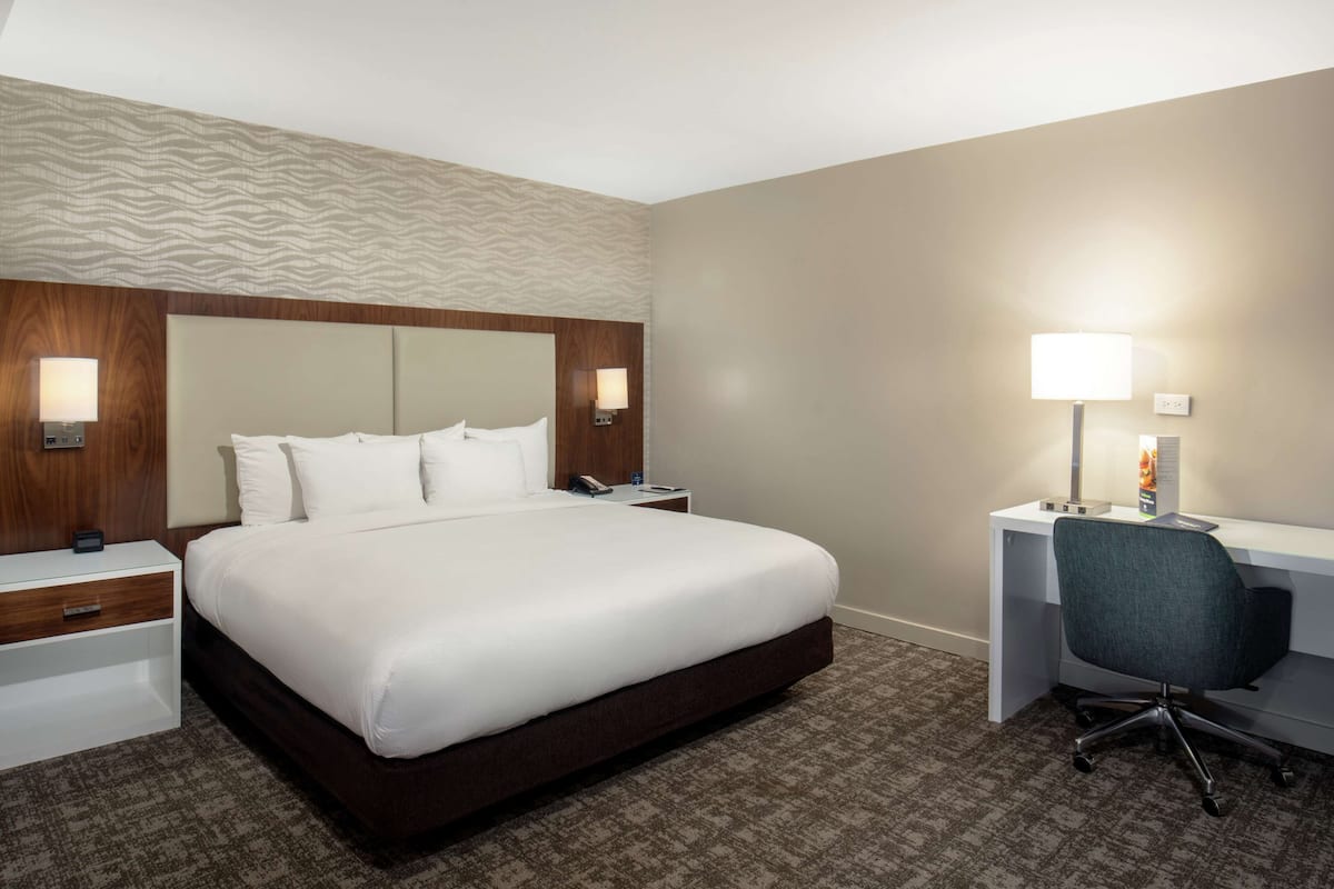 Premium bedding, in-room safe, blackout drapes, iron/ironing board
