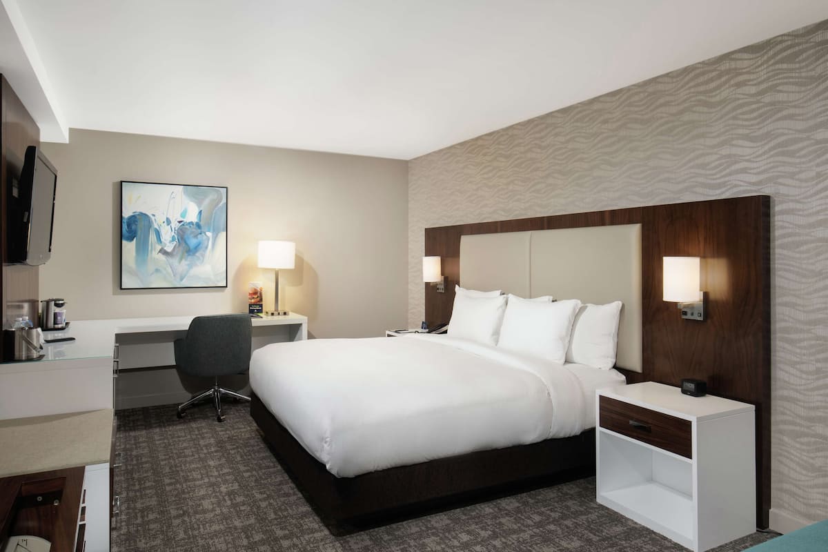 Room, 1 King Bed, Non Smoking (Serenity Room) | Premium bedding, in-room safe, blackout drapes, iron/ironing board