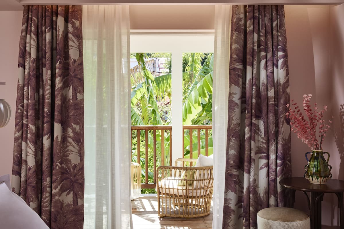 room (tropical) | premium bedding, in-room safe, desk, soundproofing