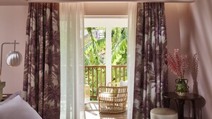 Room (Tropical)
