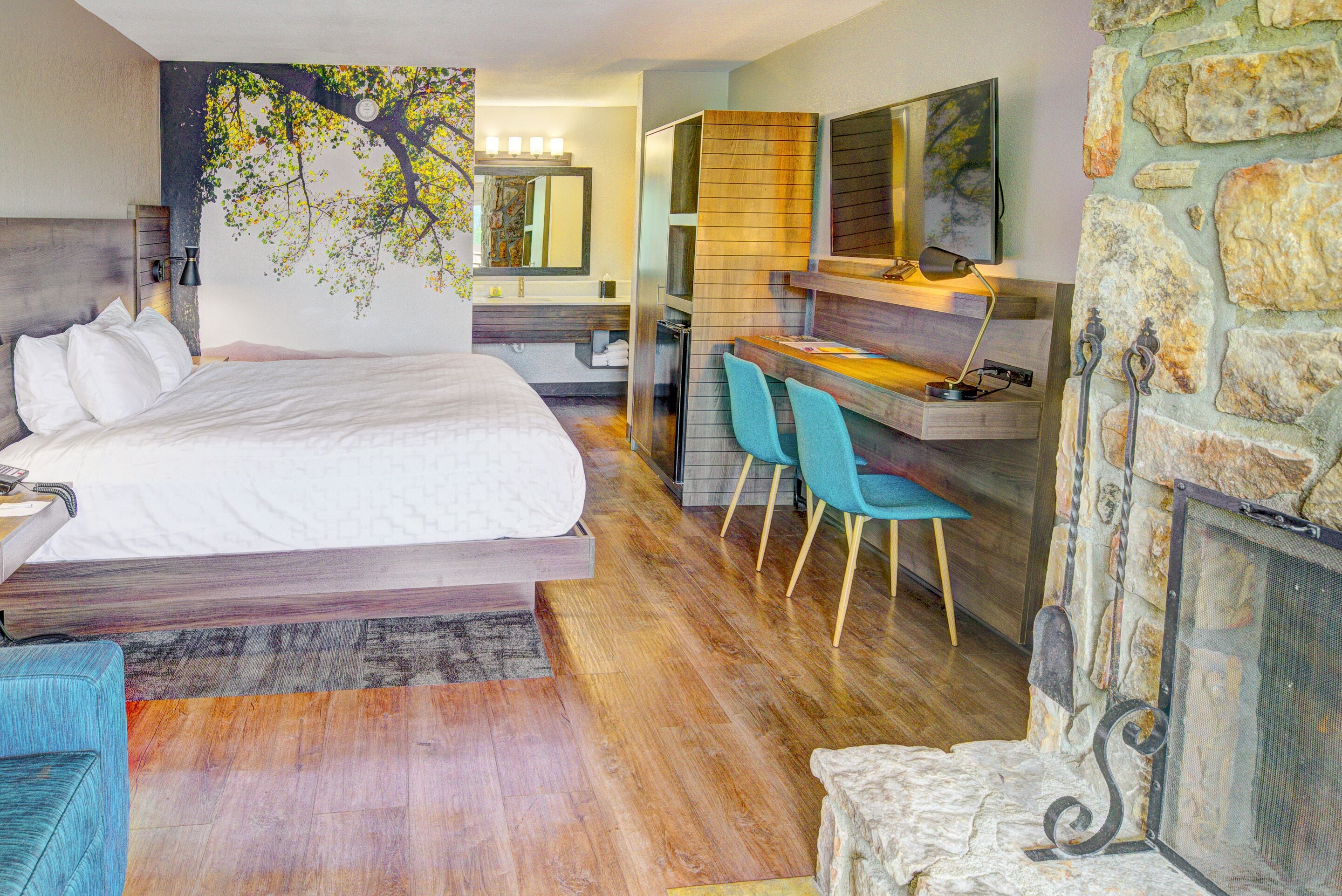 書桌、手提電腦工作空間、遮光窗簾/窗簾、熨斗/熨衫板