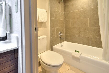 Clarion Pointe Downtown Gatlinburg - Image 12