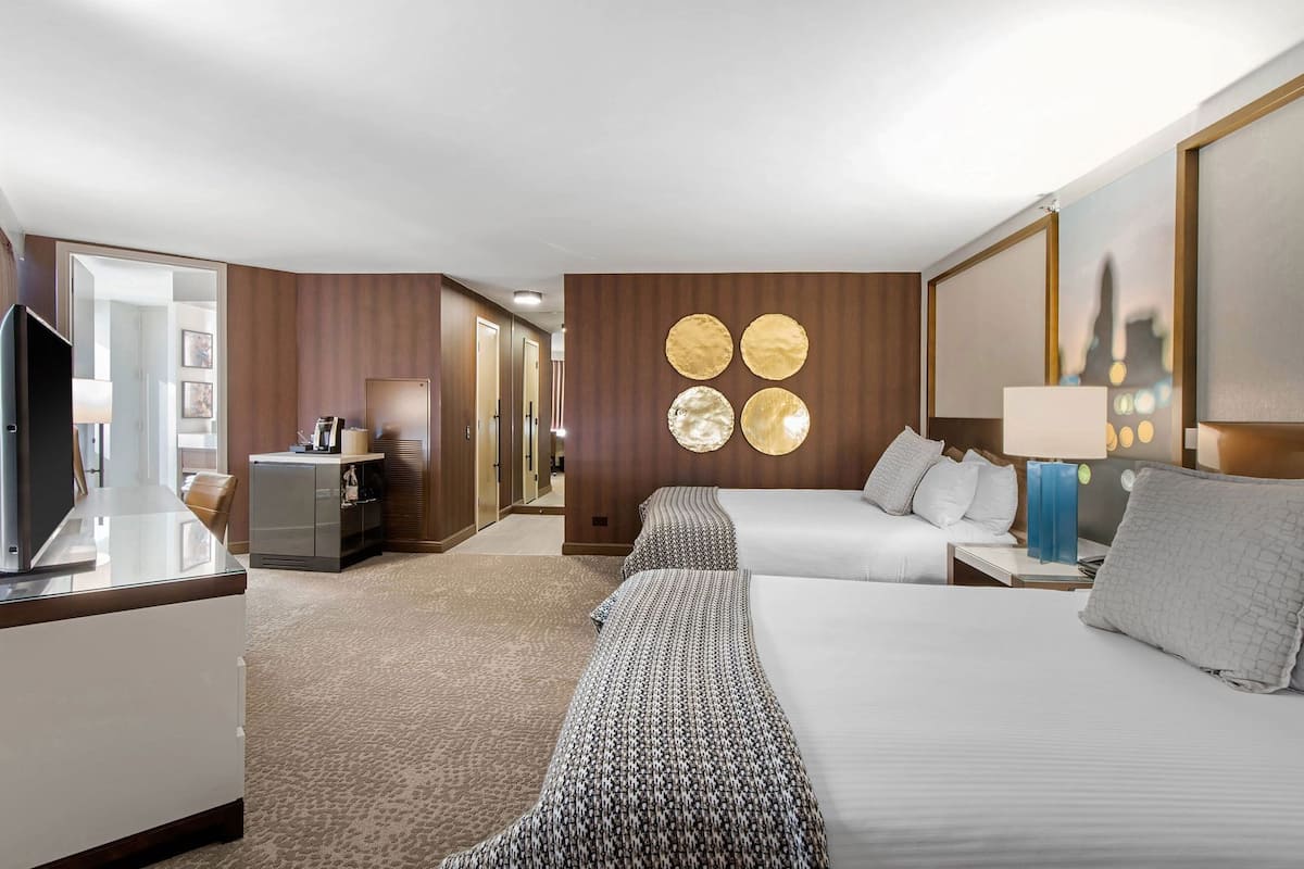 Premium bedding, pillowtop beds, minibar, in-room safe