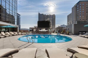 Seasonal outdoor pool, open 7:00 AM to 10:00 PM, sun loungers - Omni Charlotte Hotel (Charlotte)