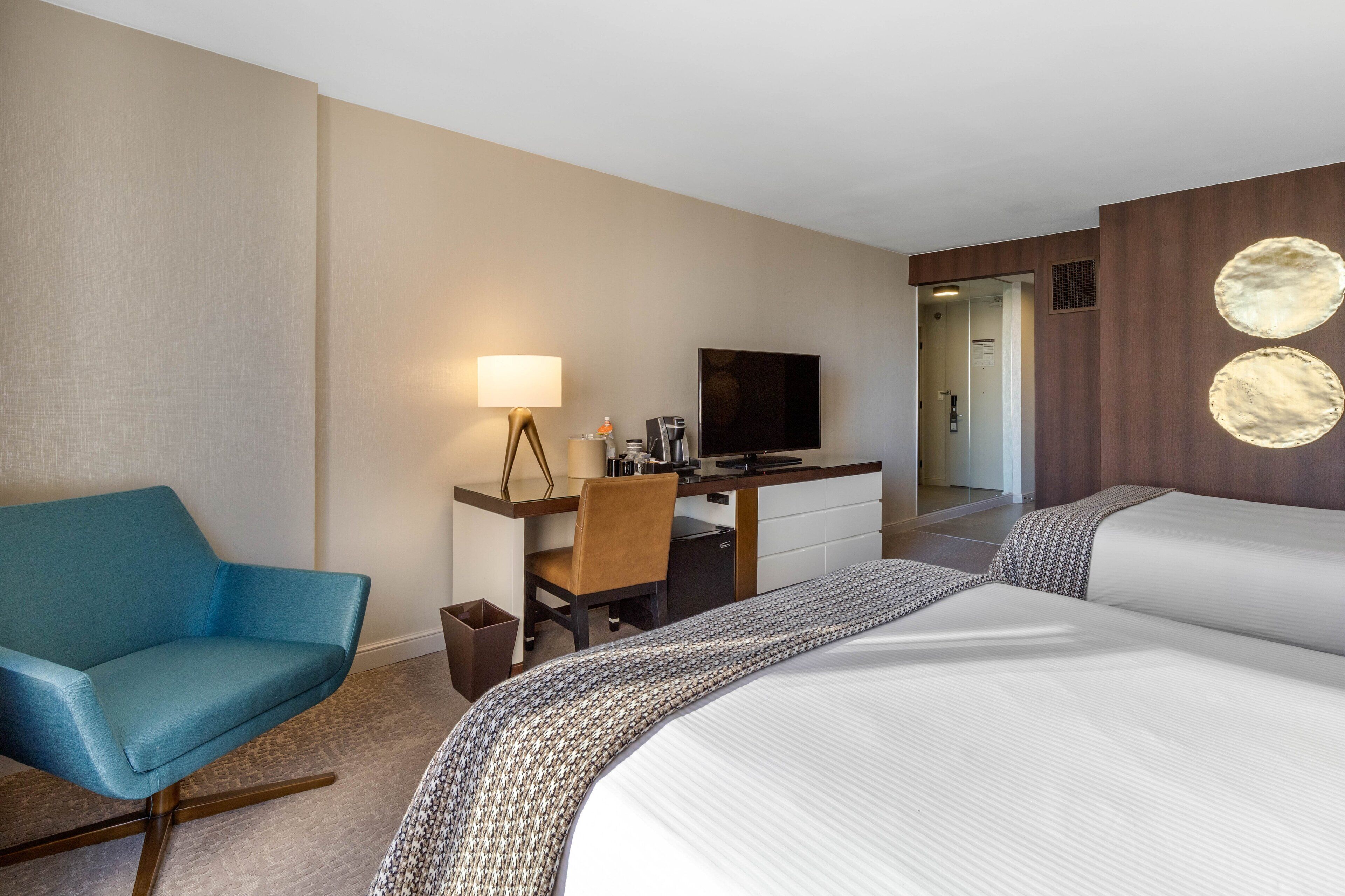 Habitació Deluxe, 2 llits de matrimoni, accessible | Roba de llit d'alta qualitat i matalassos amb encoixinament addicional 