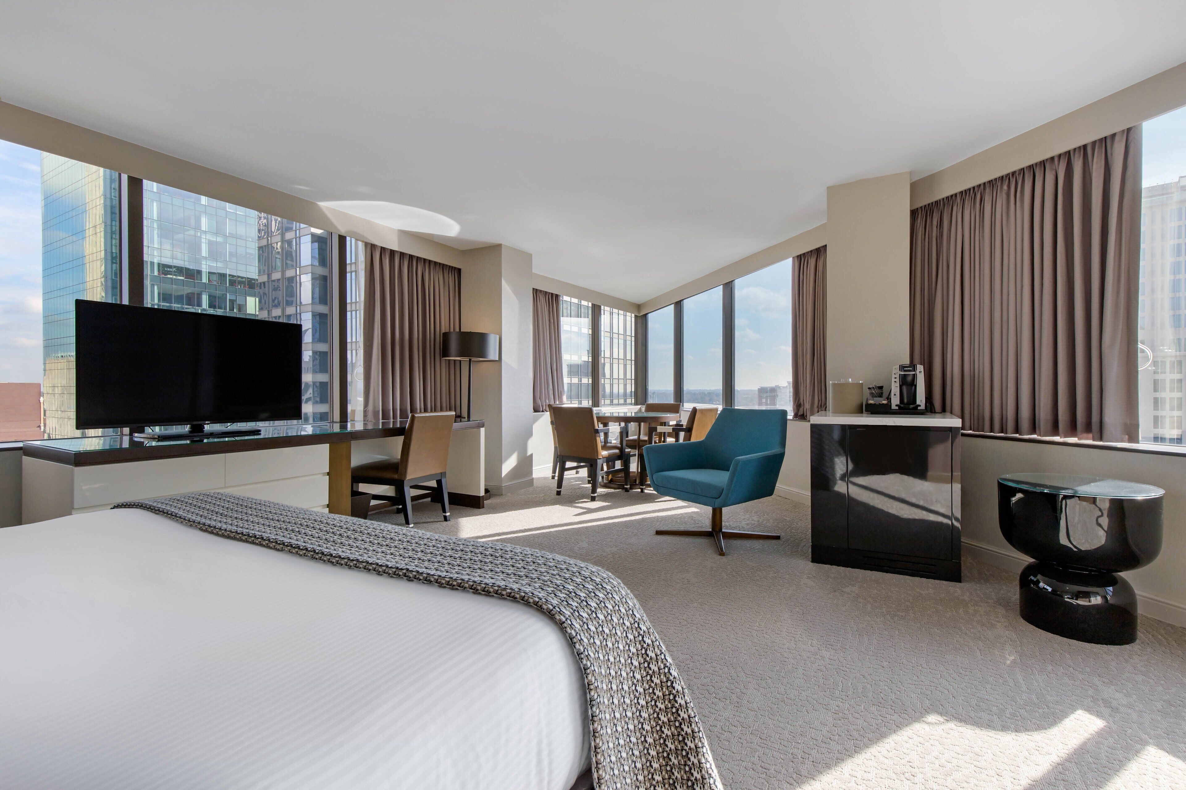 premium bedding, pillow-top beds, minibar, in-room safe