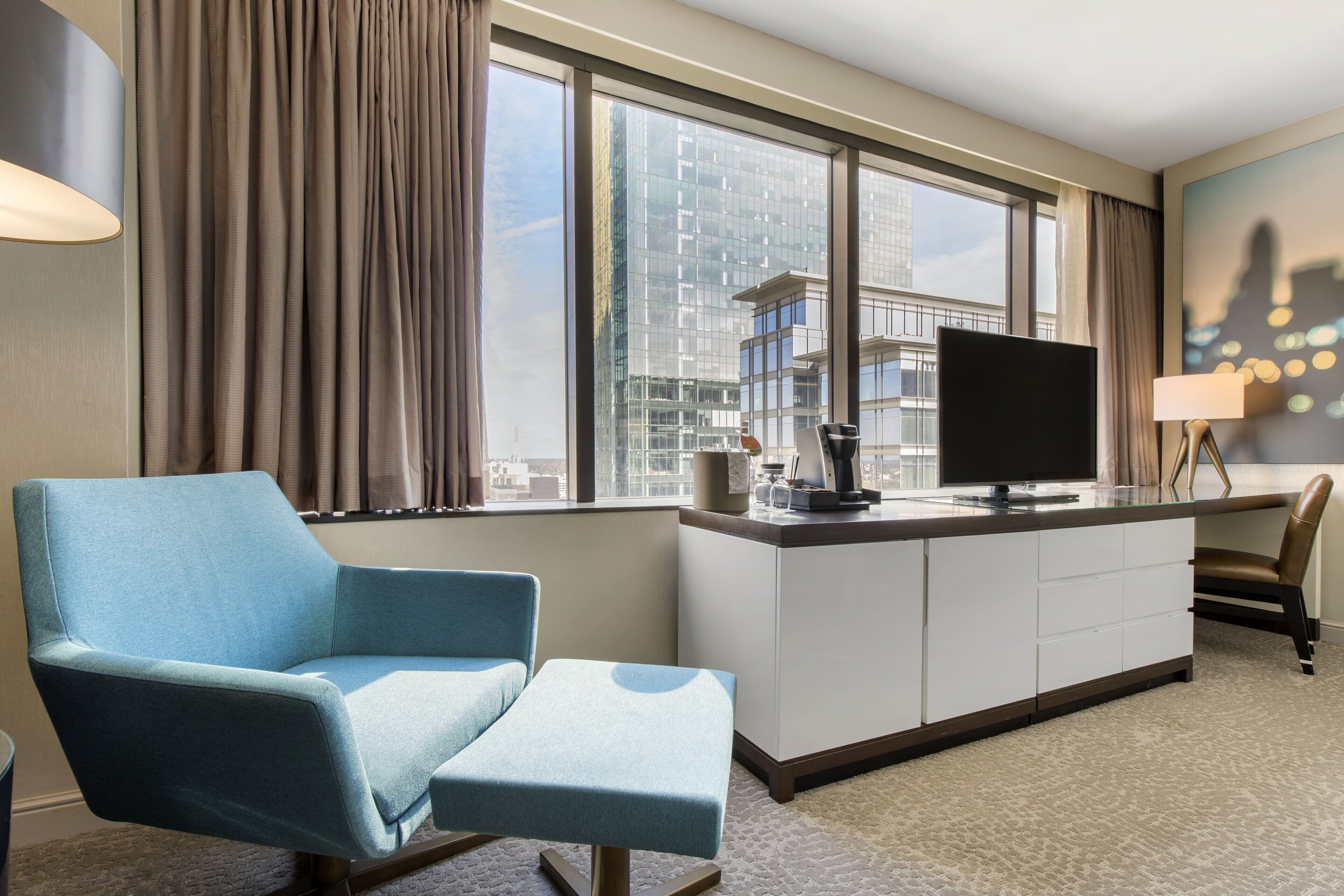 premium bedding, pillow-top beds, minibar, in-room safe