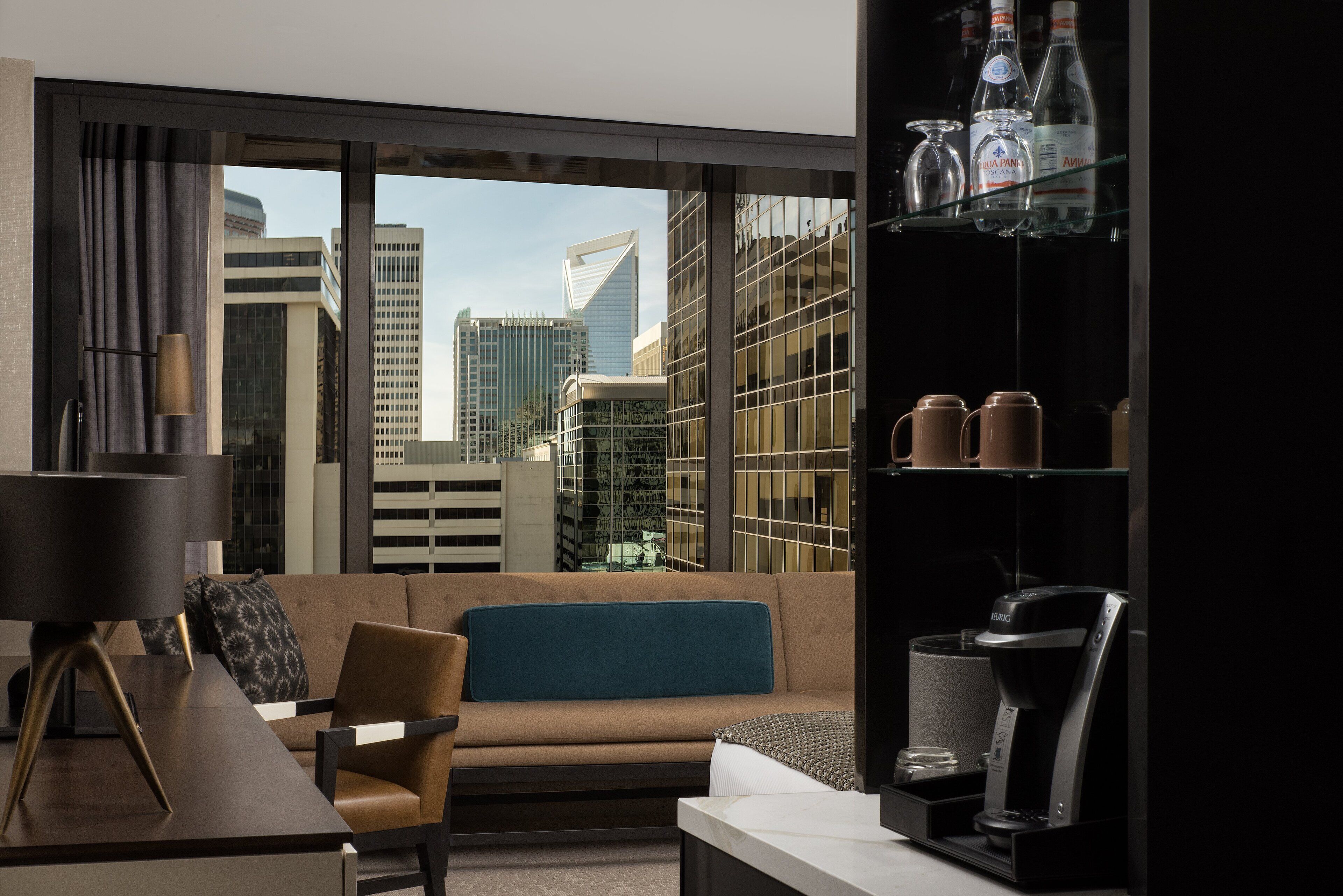 suite, 1 king bed | lobby