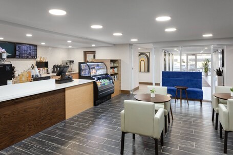 Delta Hotels by Marriott Indianapolis Airport - Image 7