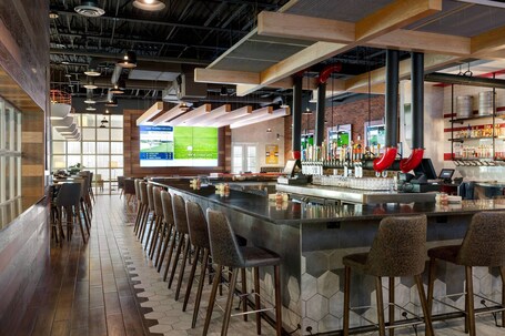 Delta Hotels by Marriott Indianapolis Airport - Image 2