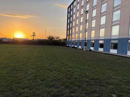 Delta Hotels by Marriott Indianapolis Airport - Image 13