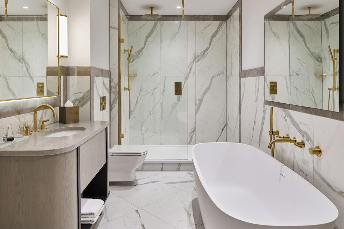 premium bedding, in-room safe, desk, laptop workspace