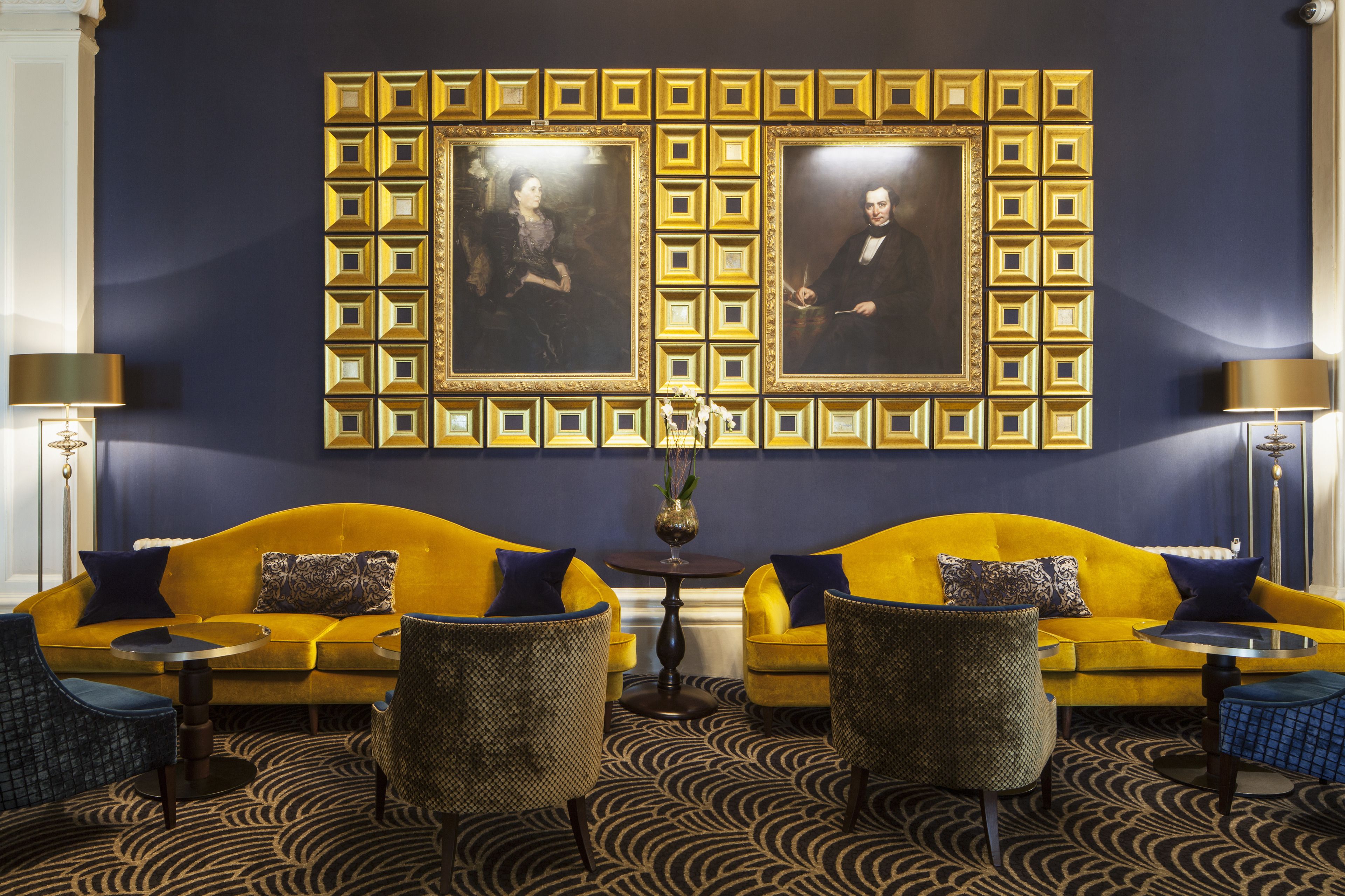 ocean views, serves lunch and dinner