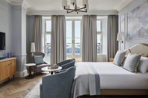 Chambre majestueuse, 1 très grand lit, vue sur la mer | Literie de qualité, coffre-fort, bureau