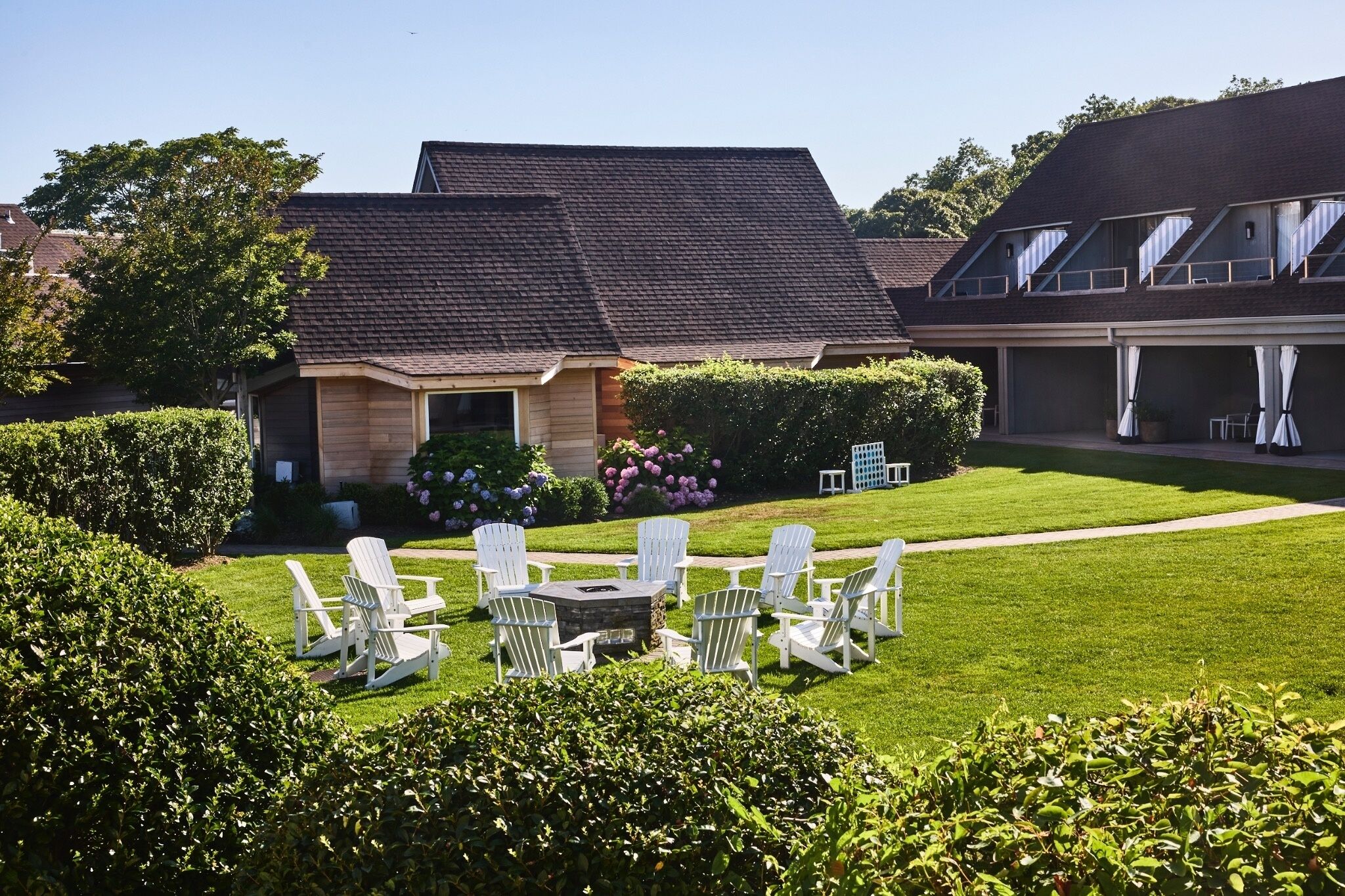 Premium bedding, down comforters, minibar, in-room safe