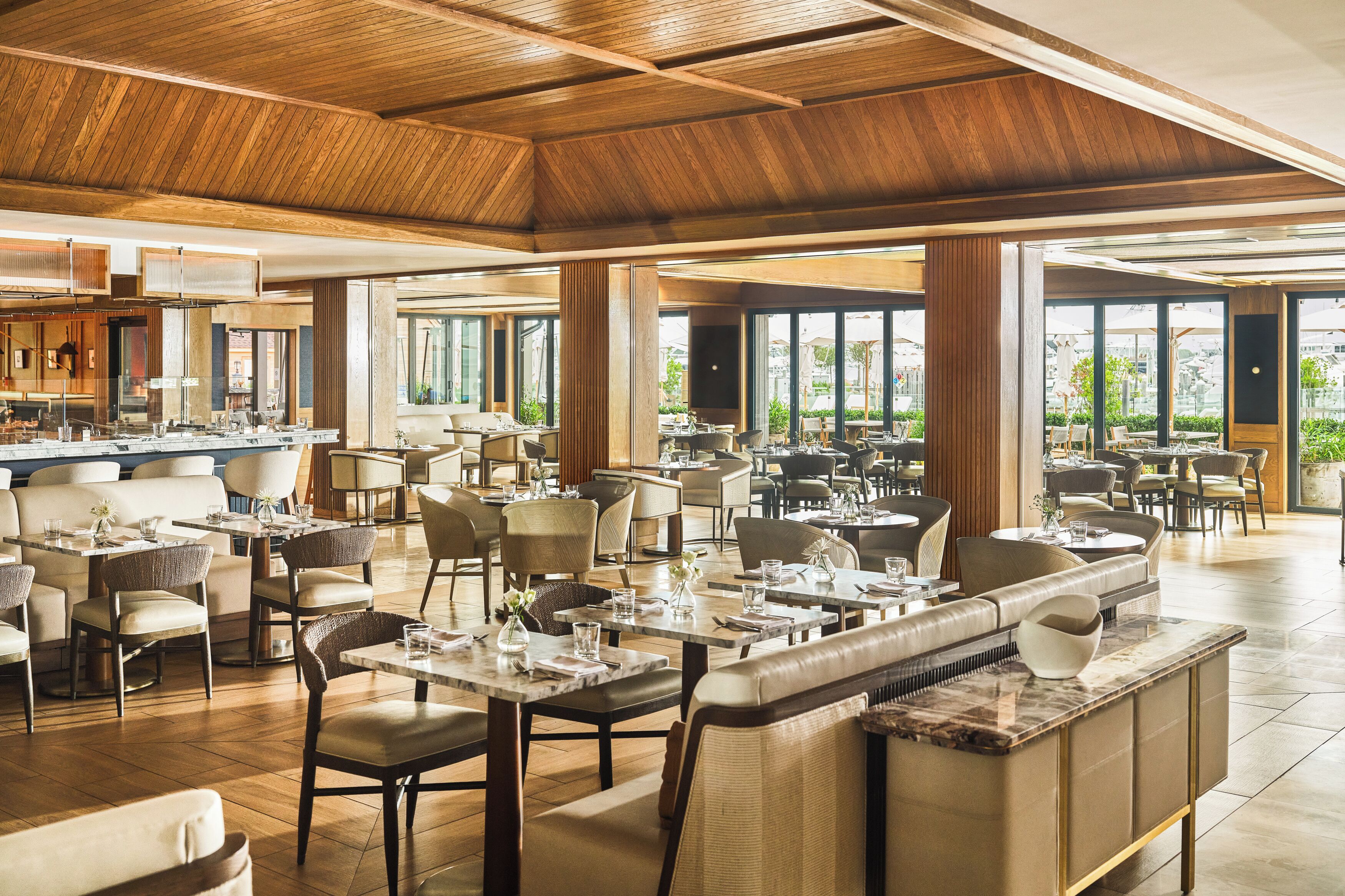 2 restaurants, breakfast served